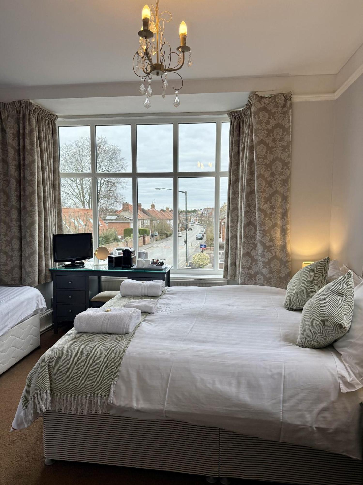 The Crescent * York